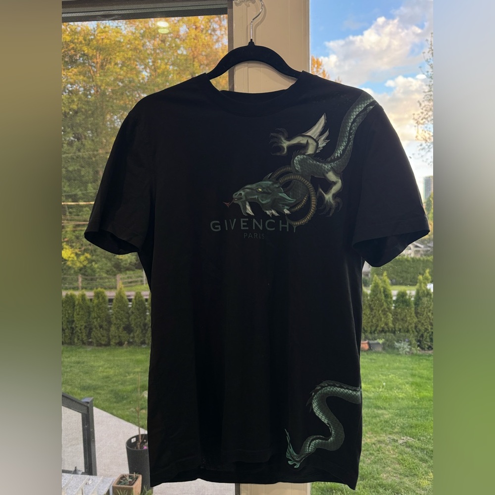 excellent condition Givenchy small dragon tshirt